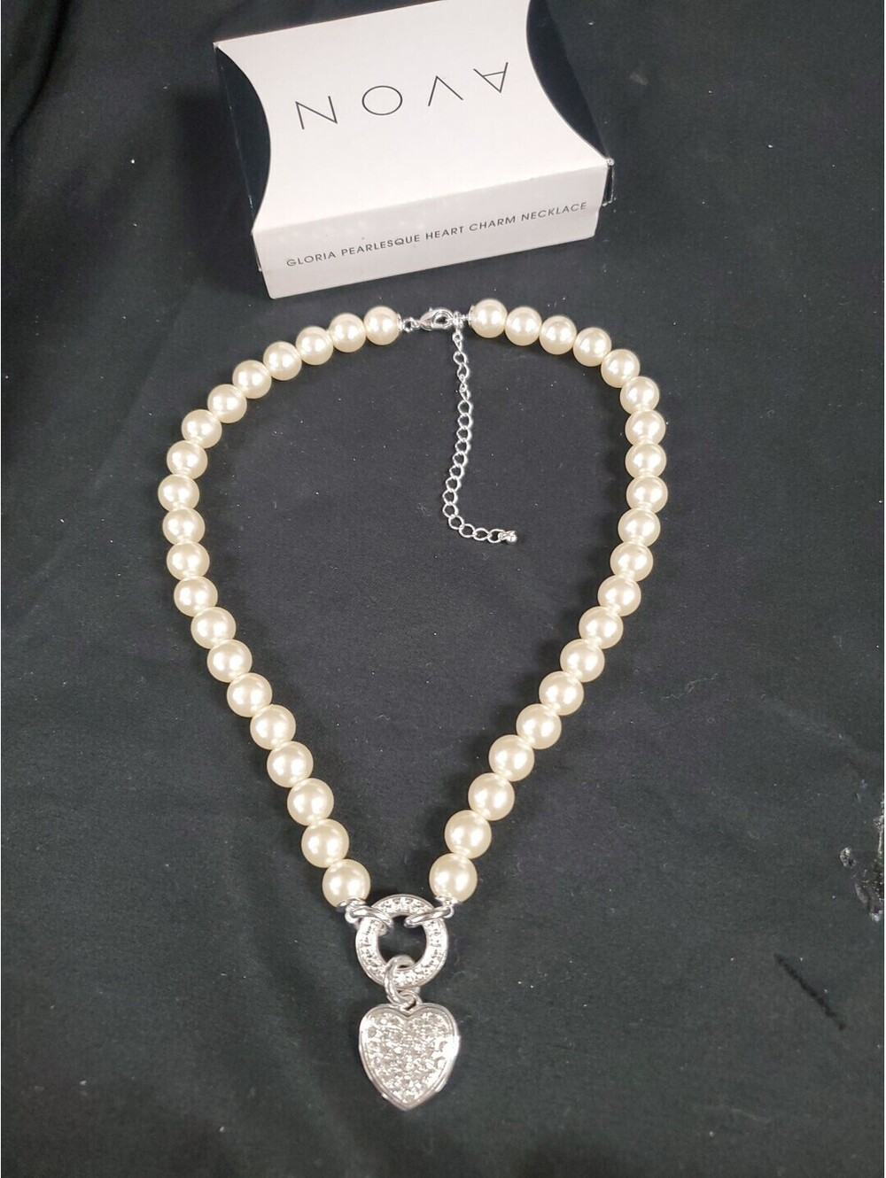 AVON GLORIA Pearlesque Faux Pearl & Rhinestone Heart Charm Necklace 16" GREAT